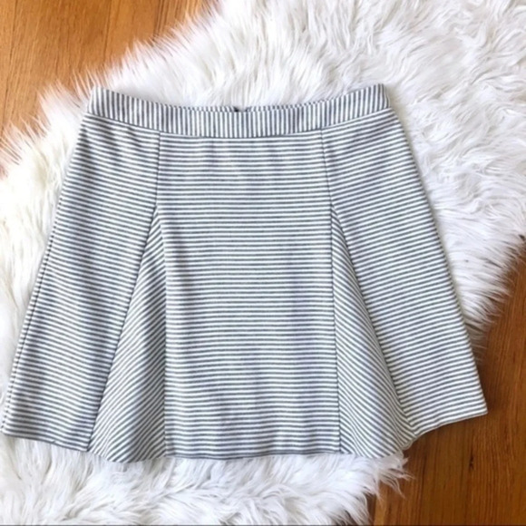 Michael Kors Flare Mini Skirt Gray White Stripe 4 - Picture 1 of 5